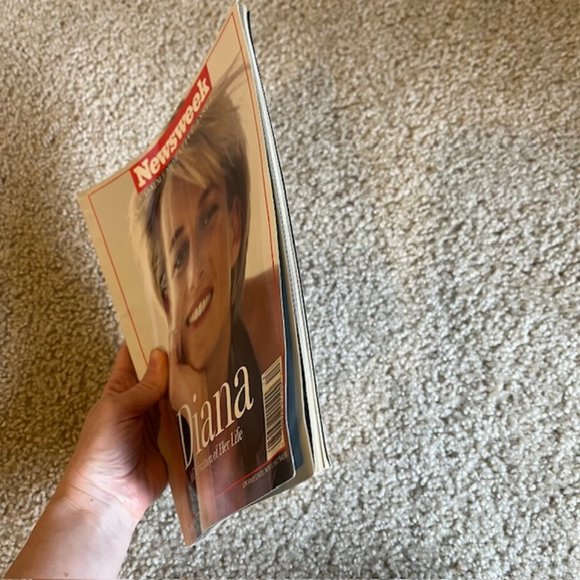 Newsweek Princess Diana Commemorative Issue Magazine 1997 -A Celebration of Life - Picture 4 of 6